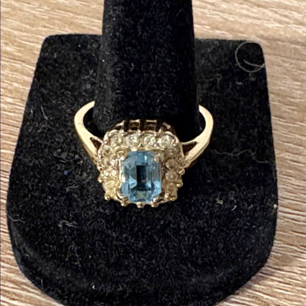 Ring Halo Style Gold Tone Blue Stone Rhinestone Sz. 6.5”